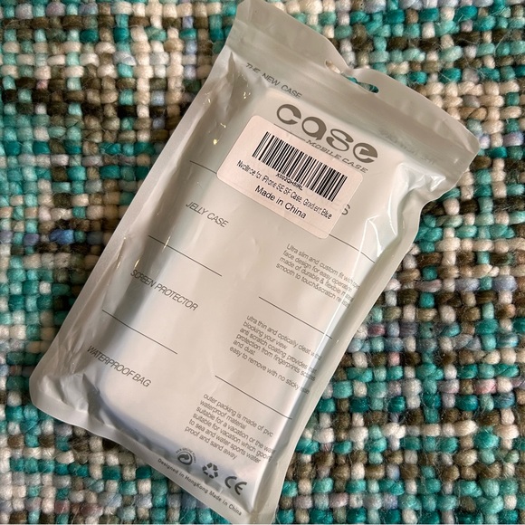 Free Add-On: Slim Jelly Case for iPhone SE - Picture 2 of 2